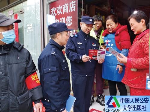 按住Ctrl键+鼠标滚轮缩放