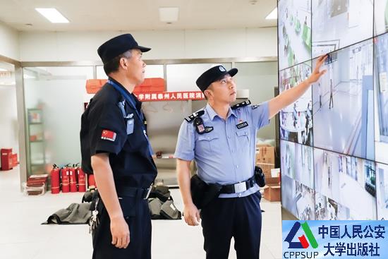 按住Ctrl键+鼠标滚轮缩放