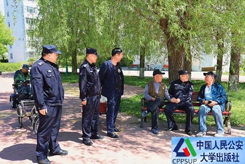 按住Ctrl键+鼠标滚轮缩放