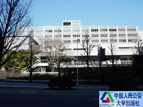 按住Ctrl键+鼠标滚轮缩放